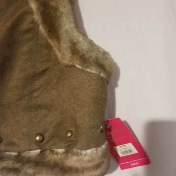 Candies fur trim vest tan colored - Picture 3 of 3